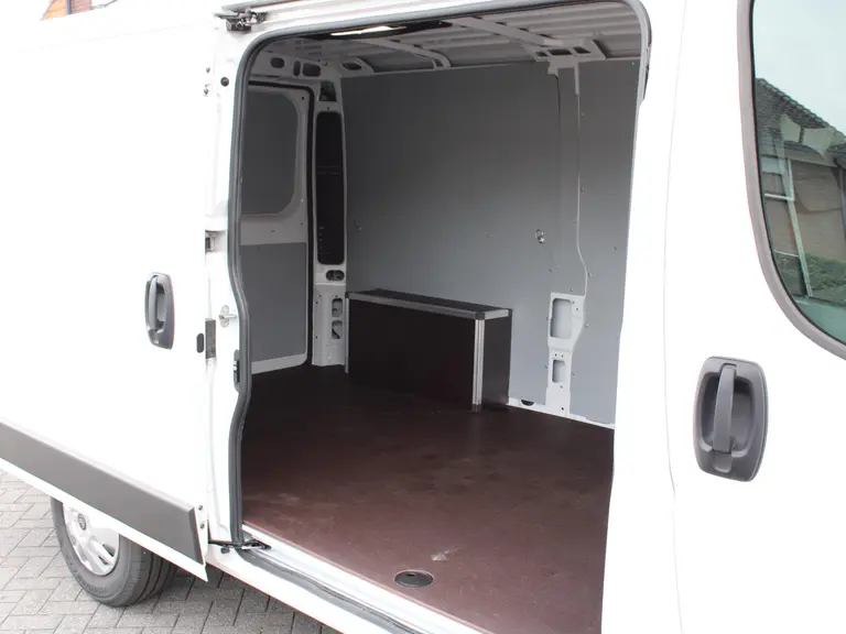 Citroën Jumper 2.2 BlueHDi 120PK S&S L2H1 3.0t Trekhaak, Navigatie, Achteruitrijcamera, Cruise Control, Airco, Dodehoek Detectie afbeelding 8