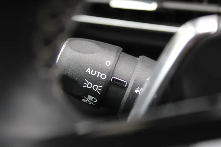 Peugeot 3008 1.2 PureTech Allure Automaat, Trekhaak, Navigatie, CruiseControl, Applecarpl./Andr. Auto afbeelding 14
