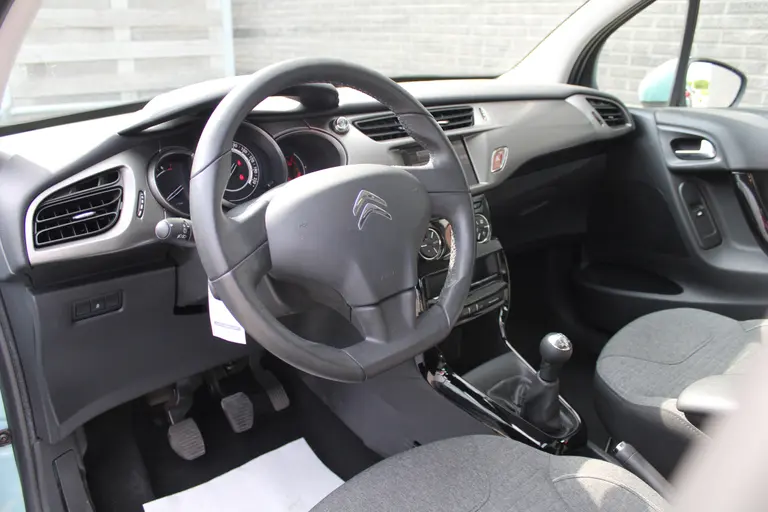 Citroën C3 1.2 PureTech Feel Edition CruiseControl, Bluetooth, Airco, All-season banden afbeelding 23