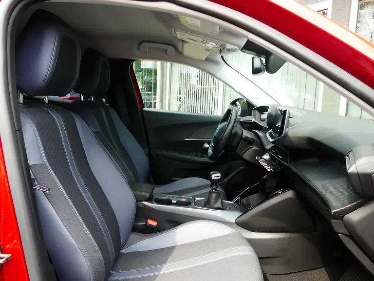 Peugeot 2008 1.2 PureTech Allure Pack, Trekhaak ,130PK, 3D cockpit, Cruise Control afbeelding 9