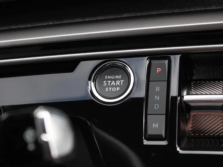 Peugeot 3008 Allure 1.2 Hybrid 136PK e-DCS6 Automaat Navigatie, Rondomzichtcamera, Stoel & Stuurwielverwarming, Keyless, Draadloze Telefoonlader afbeelding 24
