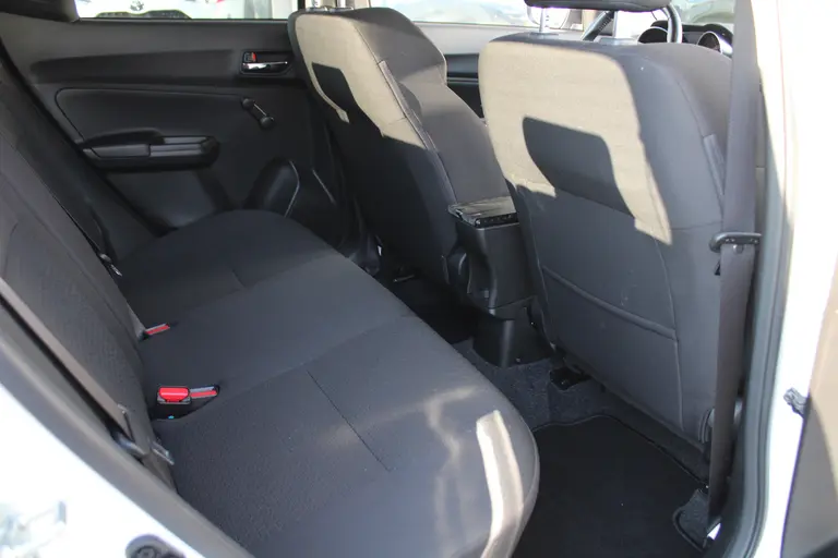 Suzuki Swift 1.2 Select Carplay/Android Auto, Achteruitrijcamera, Stoelverwarming, DAB Radio, Airco afbeelding 16