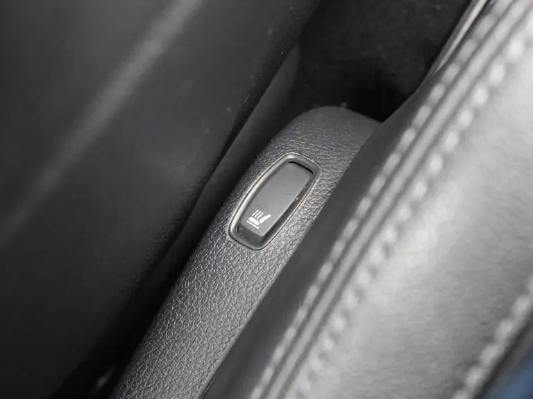 Dacia Duster Blackshadow 1.2 TCe 4x2 125PK Leder, Trekhaak, Achteruitrijcamera, Navigatie, Airco afbeelding 15