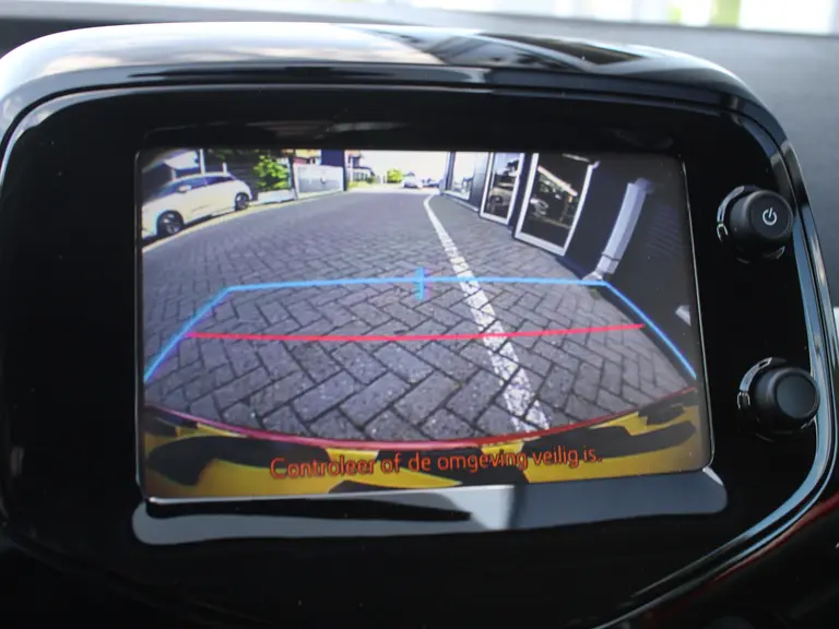 Peugeot 108 Allure 1.0 e-VTi 70PK 5DRS Navigatie, Achteruitrijcamera, Keyless Entry & Start, Cimate Control afbeelding 26
