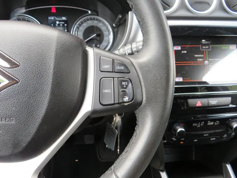 Suzuki Vitara 1.0 Boosterjet Select 1e Eig, Dealer Onderhouden, Cruise control En Android/Apple Carplay afbeelding 27