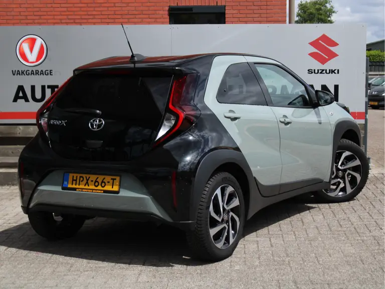 Toyota Aygo X 1.0 VVT-i S-CVT Pulse Automaat Achteruitrijcamera, Parkeersensoren Voor en Achter, Cruise Control Adaptief, Stoelverwarming afbeelding 2