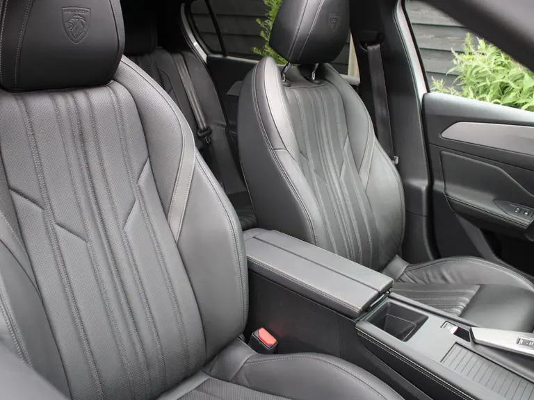 Peugeot 308 GT Pack Business 1.6 HYbrid 180PK EAT8 Automaat ,Leder, Panoramadak, Navigatie, Rondomzichtcamera, Keyless, Stuurwielverwarming afbeelding 18