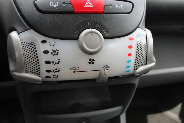 Peugeot 107 1.0-12V Urban Move 2e Eig. Dealer onderhouden! afbeelding 15