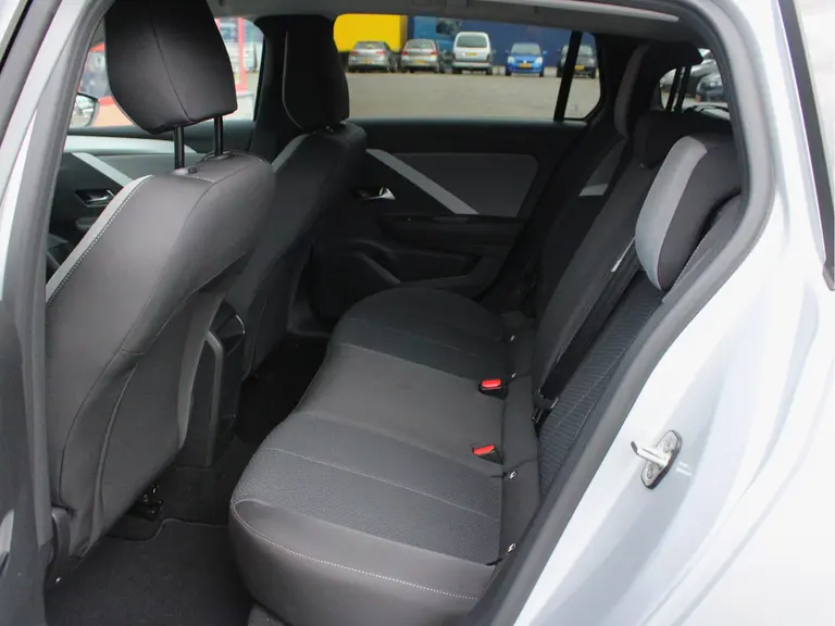 Opel Astra Sports Tourer 1.2 Level 2 Cruise en Climate Control, Parkeersensoren Voor en Achter, Navigatie afbeelding 8