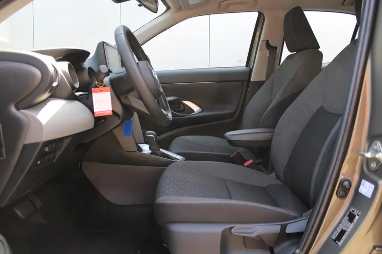 Toyota Yaris Cross 1.5 Hybrid Active Automaat, Airco, Adaptive CruiseControl, Achteruitrijcamera, 16"inch LM velgen. Gereserveerd afbeelding 26