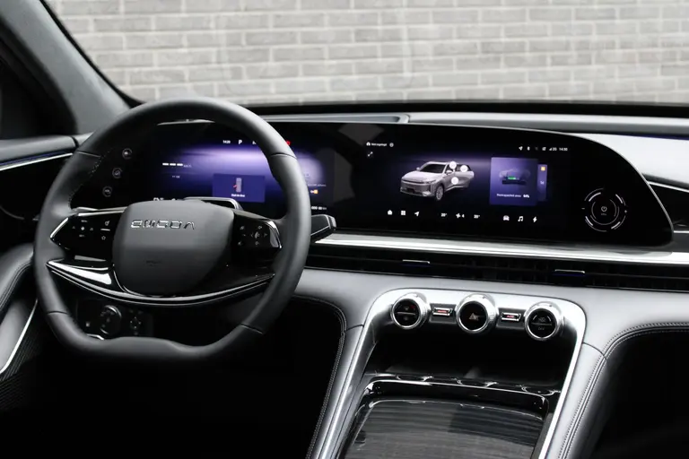 Omoda 9 SHS PHEV Premium 34,46 kWh Super Hybrid System, 20"LM velgen, Elek.schuif/kanteldak, Camera voor/achter, 1.500 kg trekgewicht afbeelding 12
