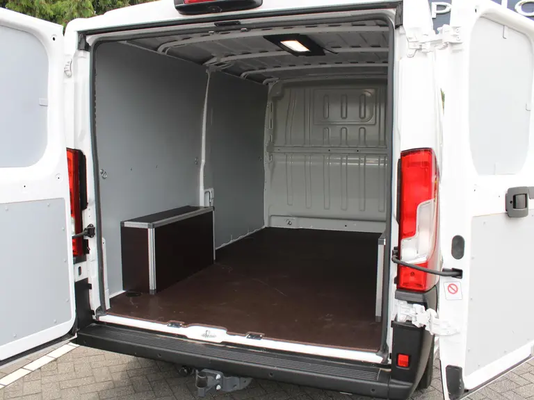 Citroën Jumper 2.2 BlueHDi 120PK S&S L2H1 3.0t Trekhaak, Navigatie, Achteruitrijcamera, Cruise Control, Airco, Dodehoek Detectie afbeelding 10