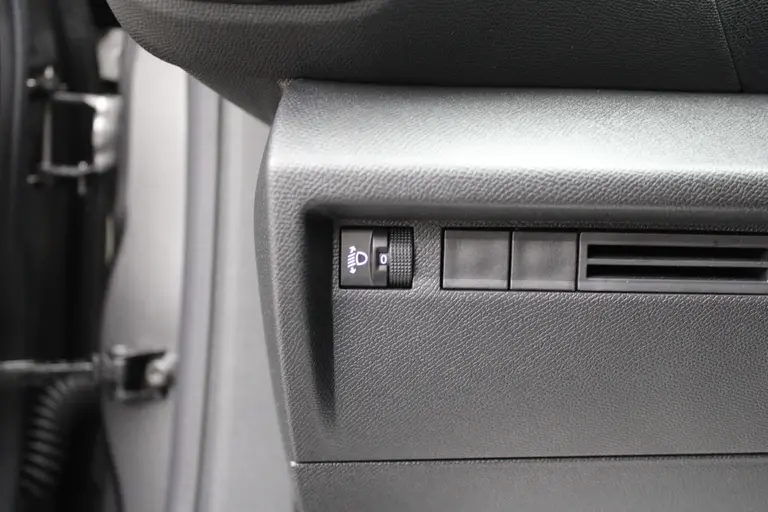 Citroën C4 1.2 Puretech Plus 131pk, Automaat, Navigatie, Keyless Entry/Start, Luxe bekleding, Achteruitrijcamera afbeelding 14