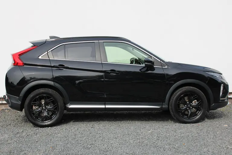 Mitsubishi Eclipse Cross 1.5 DI-T First Edition , Trekhaak, All-Seasons en maar 53000 km! afbeelding 2
