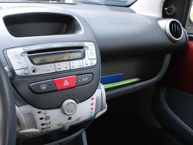 Peugeot 107 Sublime 1.0-12V 68PK 3DRS Airco, Centrale deurvergrendeling en elektrisch bedienbare ramen afbeelding 11