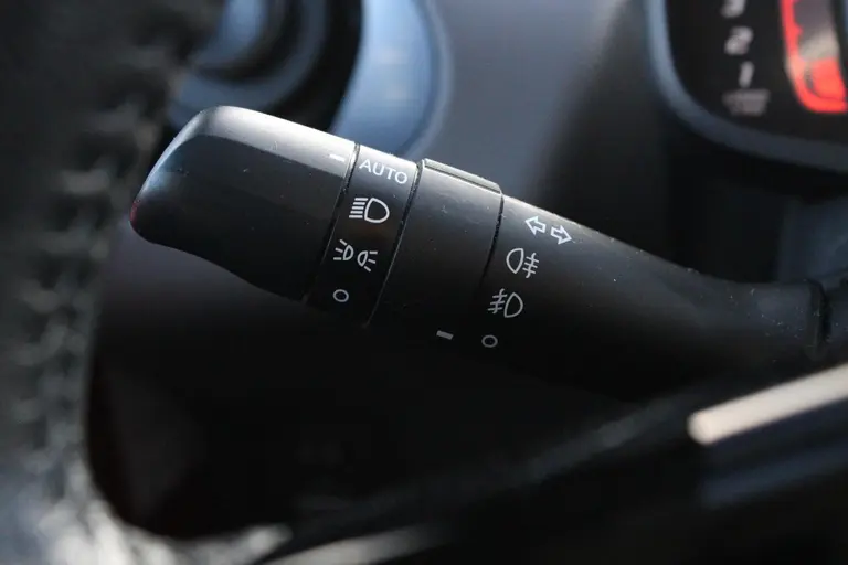 Peugeot 108 Allure 1.0 e-VTi 72PK 5DRS Climate control, Dimlicht Automatisch, Apple Carplay, Android Auto afbeelding 28