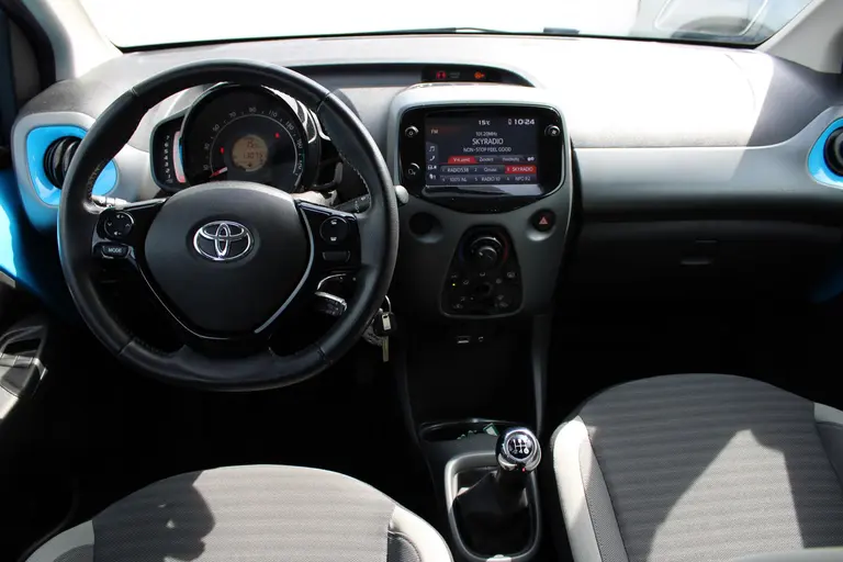 Toyota Aygo 1.0 VVT-i x-first, Camera, LM-Velgen en Dealer ondehouden! afbeelding 8