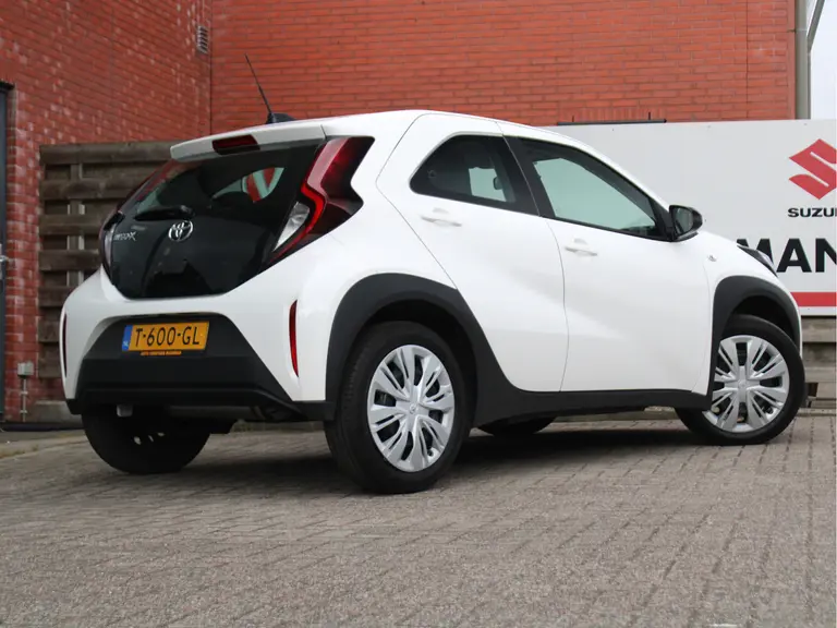 Toyota Aygo X 1.0 VVT-i S-CVT Play Achteruitrijcamera, DAB+ Radio, Airco, Bluetooth, Cruise Control Adaptief afbeelding 12