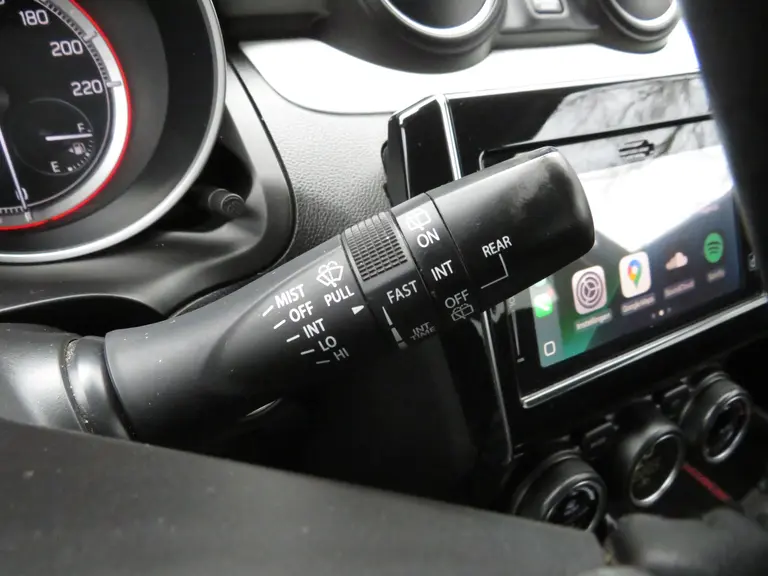 Suzuki Swift 1.0 Stijl Smart Hybrid Turbo, Trekhaak, 17 inch, Achteruitrijcamera, Carplay en Dealer onderhouden! afbeelding 28
