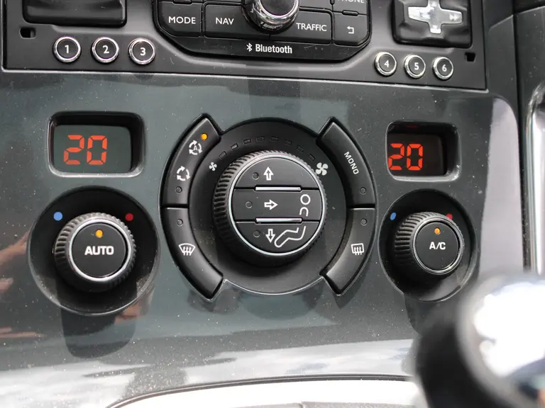 Peugeot 3008 Style 1.2 PureTech 130PK Trekhaak, Navigatie, Parkeersensoren, Cruise Control, Climate Control afbeelding 30