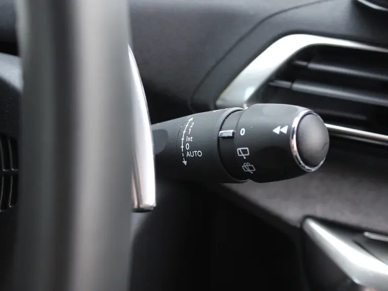 Peugeot 3008 GT 1.2 PureTech 130PK EAT8 Automaat Navigatie, Keyless, Achteruitrijcamera, Elektrische Achterklep, Apple Carplay, Android Auto afbeelding 24