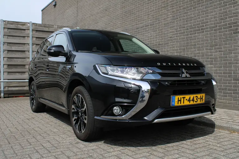 Mitsubishi Outlander 2.0 PHEV instyle+ Cruise/Climate control, Trekhaak, Sch.kanteldak,  Navigatie, Camera, Parkeersensoren Hybride batterij capaciteit: 34,2 Ah. Trekgewicht 1.500 kg. afbeelding 35