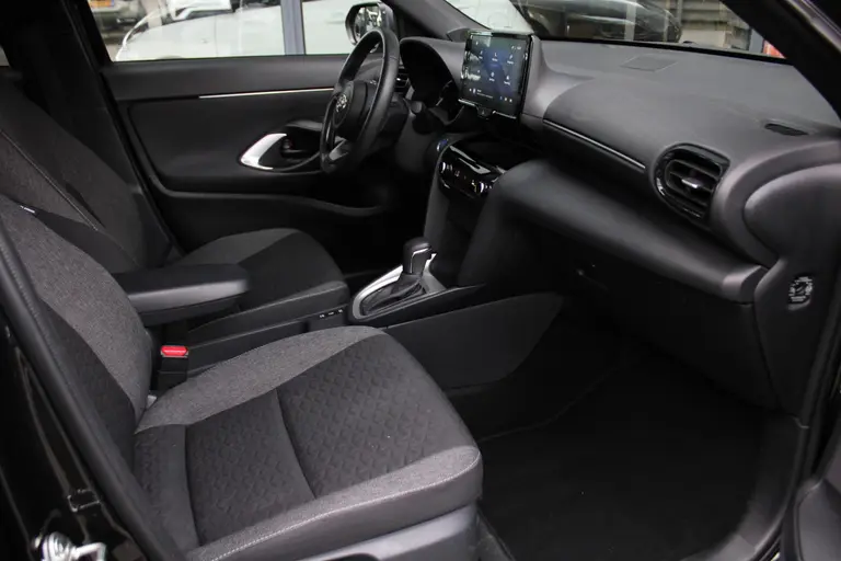 Toyota Yaris Cross 1.5 Hybrid Dynamic Navigatie, Achteruitrijcamera, Climate Control, Bluetooth afbeelding 20