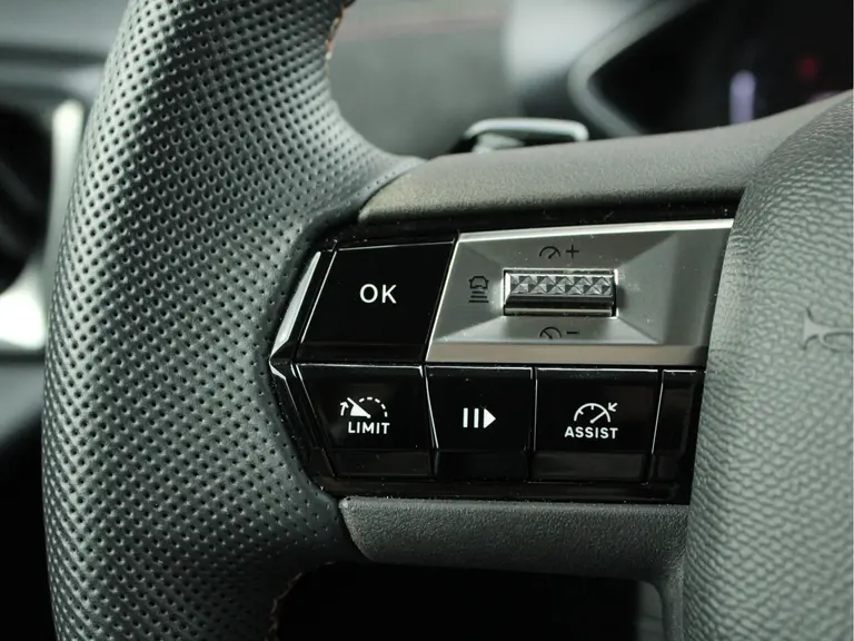 DS DS 3 1.2 PureTech Performance Line Automaat Microvezel Bekleding, Rondomzicht Camera, Cruise en Climate Control afbeelding 30