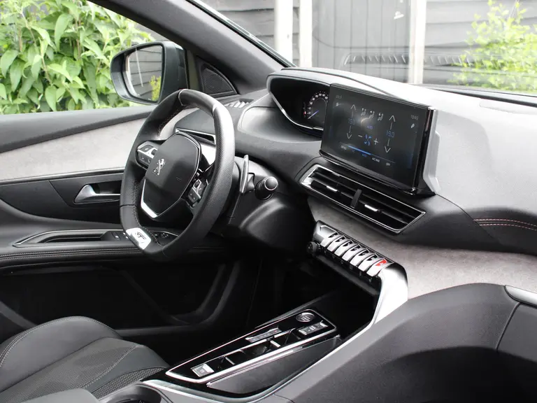 Peugeot 3008 GT 1.2 PureTech 130PK EAT8 Automaat Navigatie, Keyless, Elektrische Kofferbak, Stoelverwarming, Adaptieve Cruise Control afbeelding 17