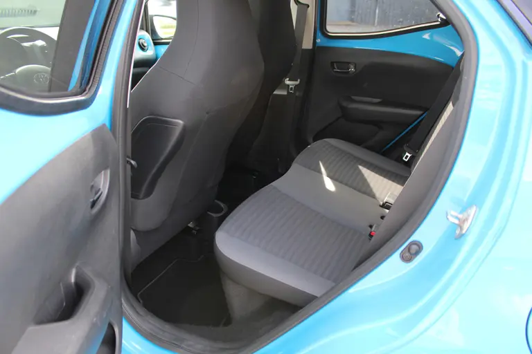 Toyota Aygo 1.0 VVT-i x-first, Camera, Applecarplay/Androidauto, LM-Velgen en Dealer ondehouden! afbeelding 10