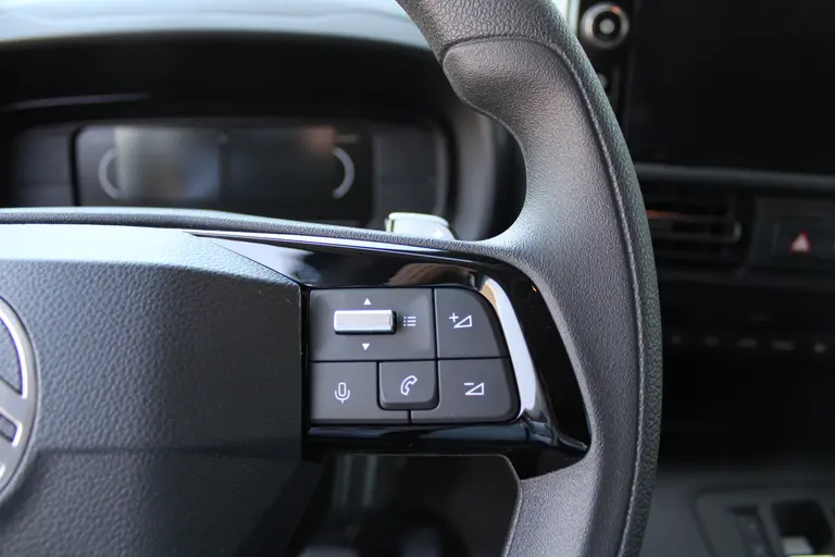 Citroën Berlingo 1.5 BlueHDi 130 EAT8 S&S L1 Automaat Cruise/Climate control, Apple carplay/Android auto, Mistlampen, 16"LM velgen, afbeelding 17