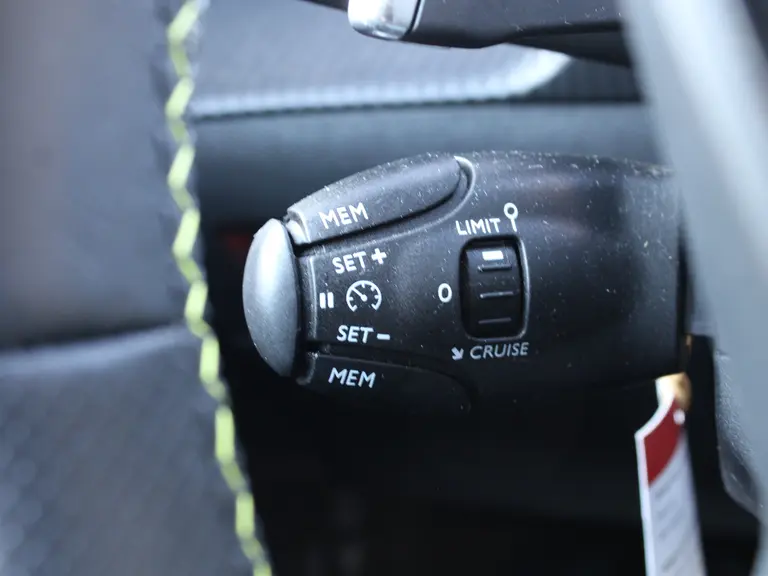 Peugeot 208 1.2 PureTech 100PK GT-Line EAT8 Automaat Navigatie, Panoramadak, Camera achter, Parkeerhulp voor & achter, Climate Control afbeelding 31