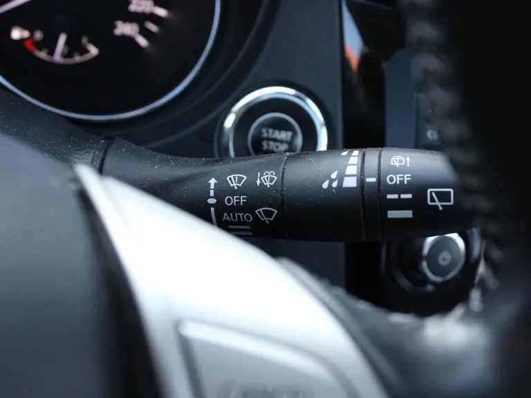 Nissan QASHQAI N-Connecta 1.2 115PK X-Tronic CVT Automaat Navigatie, Rondomzicht Camera, DAB, Panoramadak, Parkeersensoren Voor & Achter afbeelding 24