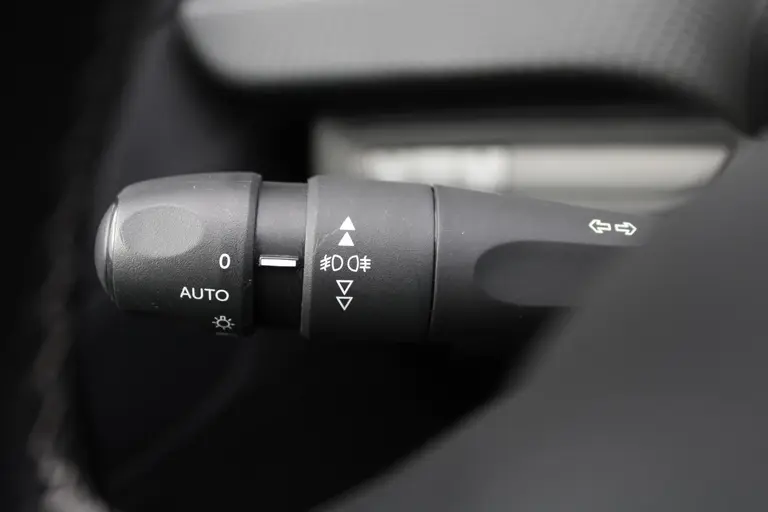 Peugeot 208 1.2 PureTech Allure afbeelding 14