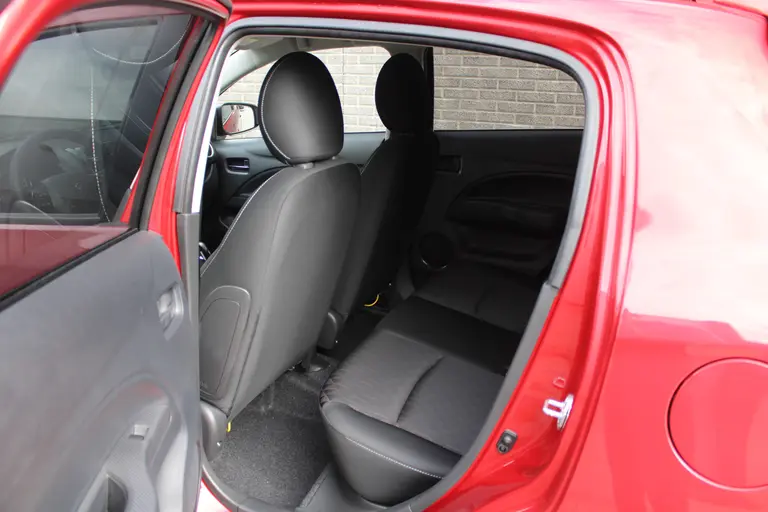 Mitsubishi Space Star 1.2 Dynamic Cruise/Climate control, Apple carplay, Android auto, LM velgen, Privacy glass afbeelding 22