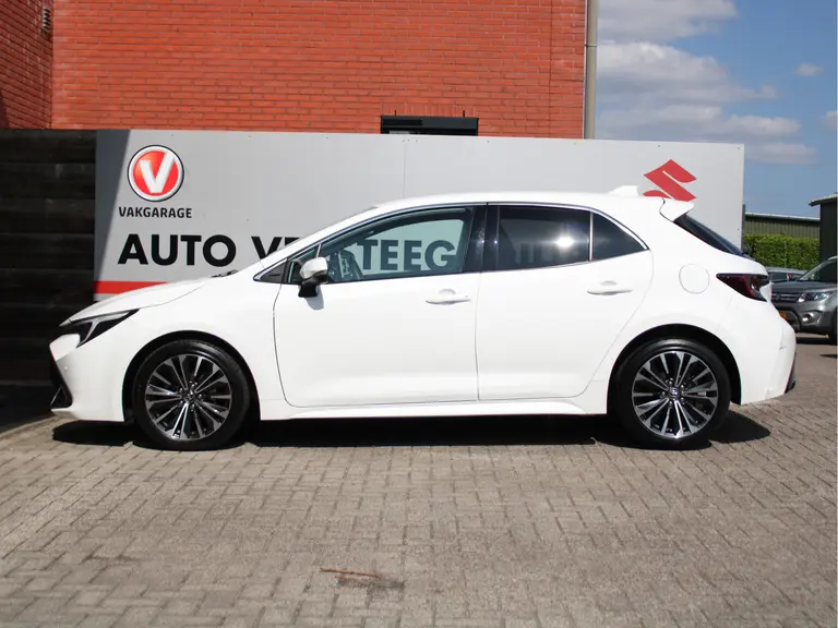 Toyota Corolla 1.8 Hybrid First Edition Automaat Achteruitrijcamera, Parkeersensoren Voor/Achter, Stoelverwarming, Cruise Control Adaptief, Climate Control afbeelding 16