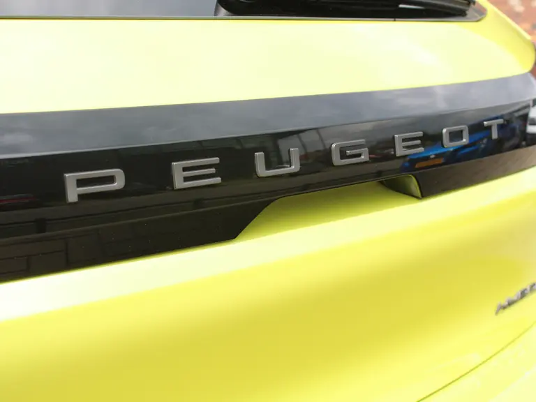 Peugeot 208 Hybrid 100PK e-DCS6 Allure Automaat Navigatie, Camera achter, Stoelverwarming afbeelding 11