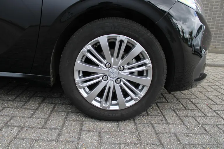 Peugeot 208 1.2 PureTech Allure afbeelding 25