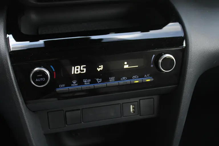 Toyota Yaris Cross 1.5 Hybrid Achteruitrijcamera, Bluetooth, Cruise Control Adaptief, Climate Control afbeelding 22