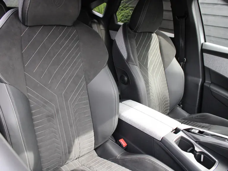 Peugeot 3008 GT 1.2 Hybrid 136PK e-DCS6 Automaat Navigatie, Rondomzichtcamera, Stoel & Stuurverwarming, Elektrische Achterklep, Alcantara afbeelding 16