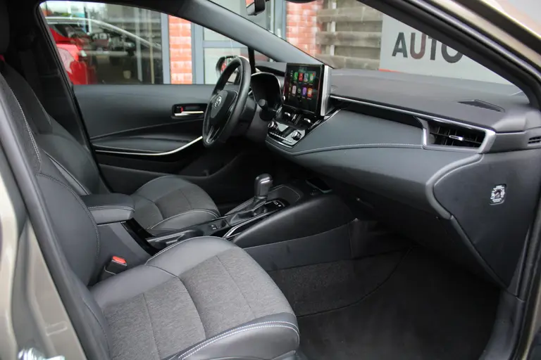 Toyota Corolla Touring Sports 1.8 Hybrid Dynamic Achteruitrijcamera, Stoelverwarming, Cruise Control Adaptief, Draadloze Telefoonlader afbeelding 18