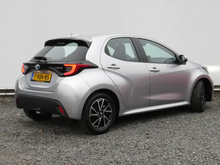 Toyota Yaris 1.5 Hybrid Dynamic, Automaat, ORG NL, 10.000 KM. LM-Velgen, Apple carplay/Androidauto afbeelding 3