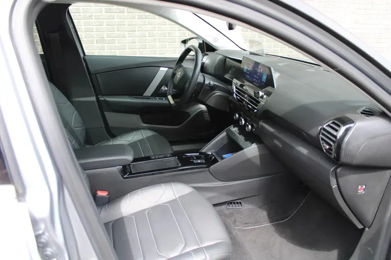 Citroën Ë-C4 Shine 50 kWh Automaat, Navigatie, Airco, Applecarpl./Andr. Auto, achteruitrijcamera afbeelding 32