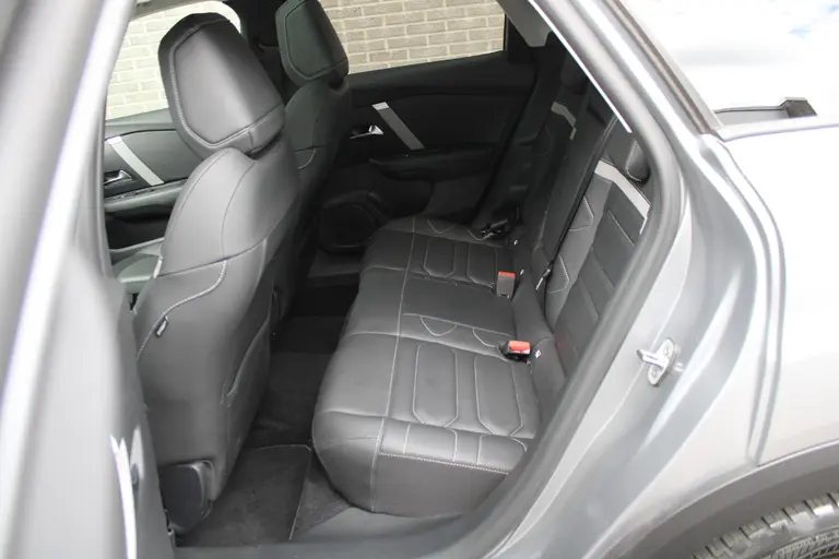 Citroën Ë-C4 Shine 50 kWh Automaat, Navigatie, Airco, Applecarpl./Andr. Auto, achteruitrijcamera afbeelding 30
