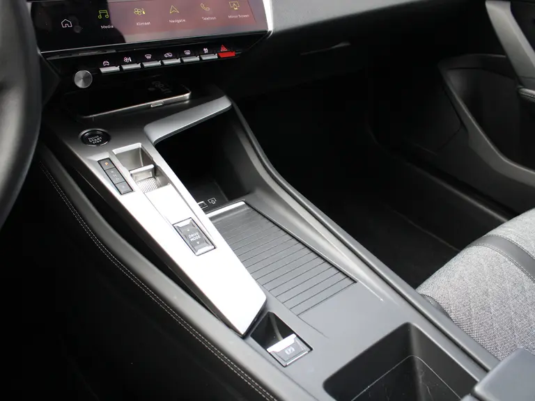 Peugeot 408 Allure 1.6 HYbrid 180PK EAT8 Automaat Navigatie, Rondomzichtcamera, Keyless, Parkeersensoren Voor & Achter, Draadloze Telefoonlader afbeelding 35
