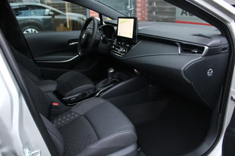 Suzuki Swace 1.8 Hybrid Style Automaat 140PK All-Season Banden, Adaptieve Cruise Control, Navigatie, Stuur Verwarmd, Voorruitverwarming, Draadloze Telefoonlader afbeelding 23