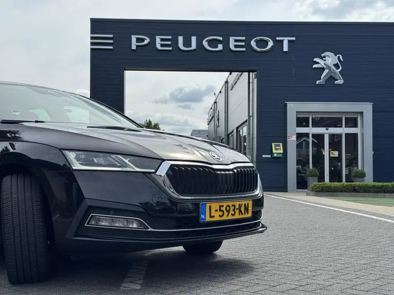 Skoda Octavia Combi Sport Business 1.5 e-TSI 150PK DSG7 Automaat Navigatie, Keyless, Achteruitrijcamera, Elektrische Kofferbak, Apple Carplay, Android Auto afbeelding 3