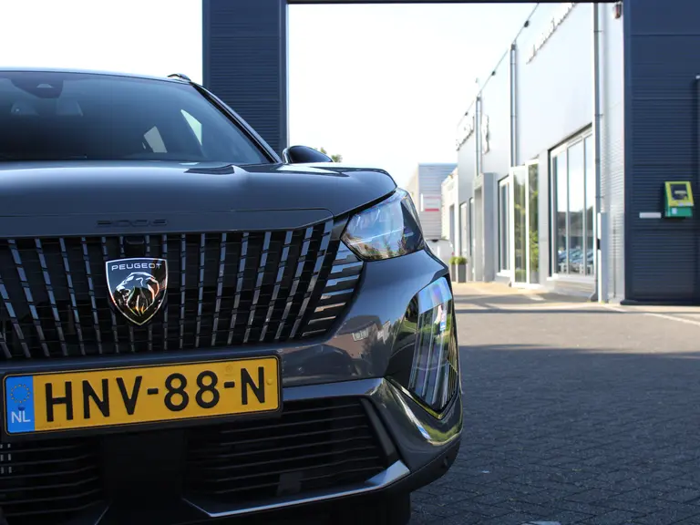 Peugeot 2008 GT 1.2 Hybrid 145PK Automaat Navigatie, Camera 360, Adaptieve cruise control, Lichtmetalen velgen afbeelding 3
