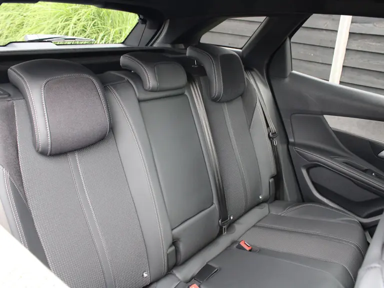 Peugeot 3008 GT 1.2 PureTech 130PK EAT8 Automaat Navigatie, Keyless, Elektrische Kofferbak, Stoelverwarming, Adaptieve Cruise Control afbeelding 15