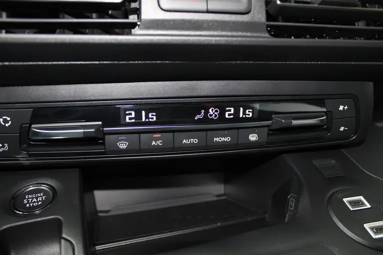 Citroën Berlingo 1.5 BlueHDi 130PK EAT8 Automaat L1 Achteruitrijcamera, Keyless Entry & Start, Parkeersensoren Achter, Aple Carplay, Android Auto afbeelding 19